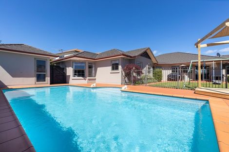 Photo of property in 11 Shelter Grove, Frankleigh Park, New Plymouth, 4310