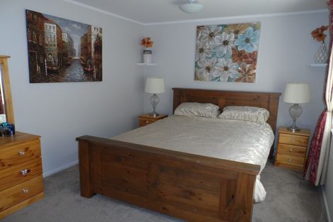 Photo of property in 2/14 Knott Road, Stanmore Bay, Whangaparaoa, 0932