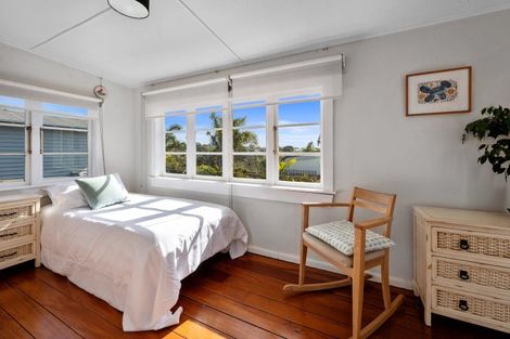 Photo of property in 2/33a Glen Road, Stanley Point, Auckland, 0624