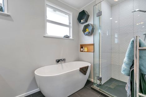 Photo of property in 43 Maude Street, Riverhead, 0820