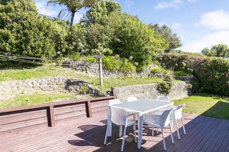 Photo of property in 15 Kahikatea Grove, Paparangi, Wellington, 6037