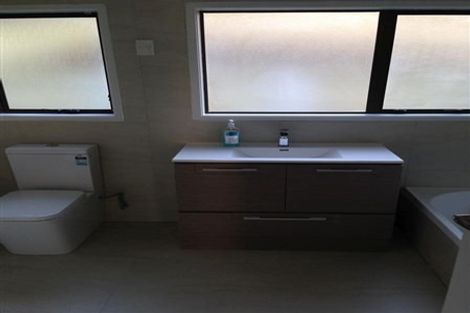 Photo of property in 90 Oaktree Avenue, Browns Bay, Auckland, 0630
