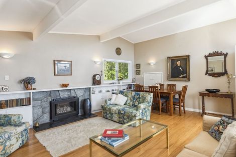 Photo of property in 16 Kakariki Grove, Waikanae, 5036