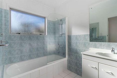 Photo of property in 1/6 Ellice Road, Totara Vale, Auckland, 0629