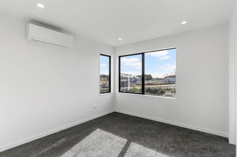 Photo of property in 43 Puwha Street, Massey, Auckland, 0614