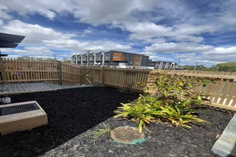 Photo of property in 2/39 Dale Crescent, Pakuranga, Auckland, 2010