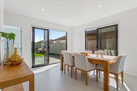 Photo of property in 77 Pepene Avenue, Takanini, Auckland, 2112