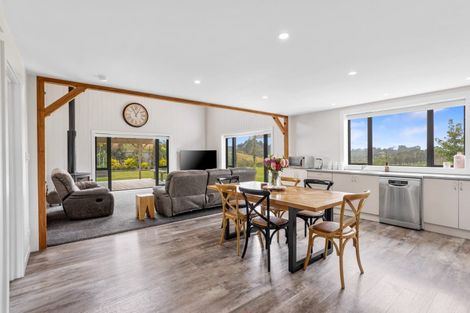 Photo of property in 136 Annett Road, Kumeu, 0891