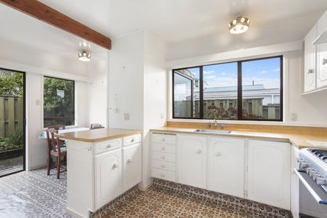 Photo of property in 22 Grendon Road, Titirangi, Auckland, 0604