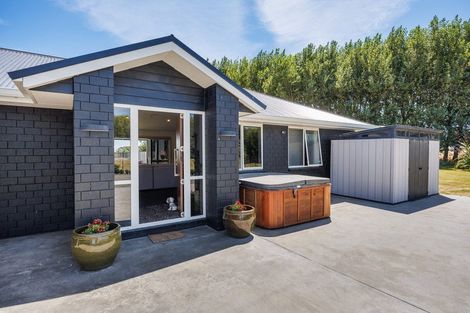 Photo of property in 985 Parewanui Road, Parewanui, Bulls, 4894