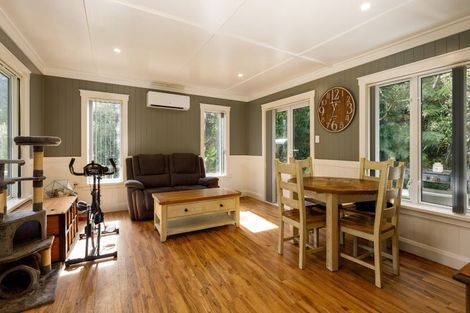Photo of property in 16 Angle Street, Picton, 7220