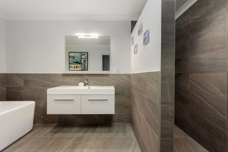 Photo of property in 324 Lakes Boulevard, Pyes Pa, Tauranga, 3112