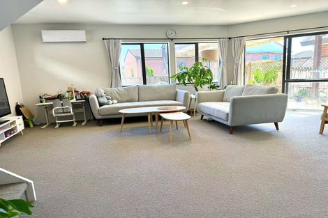 Photo of property in 37 Fields Parade, Oteha, Auckland, 0632