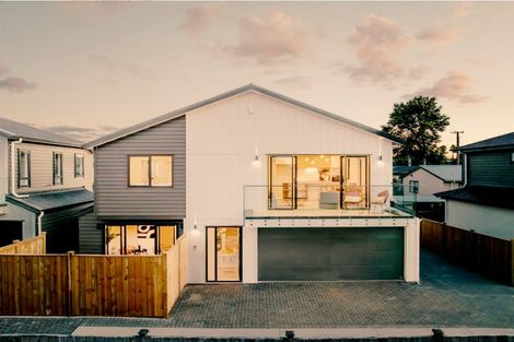 Photo of property in 3b Dawnhaven Drive, Te Atatu Peninsula, Auckland, 0610