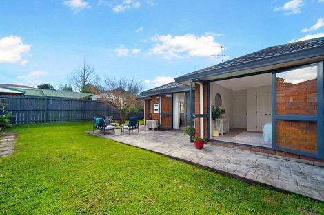 Photo of property in 8 Coupland Court, Glendene, Auckland, 0602