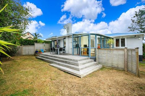 Photo of property in 4 Trinidad Road, Sunnynook, Auckland, 0620