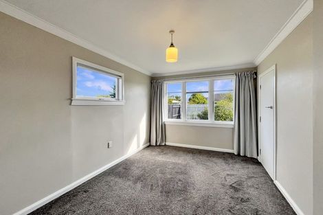 Photo of property in 4 Bristol Crescent, Roslyn, Palmerston North, 4414
