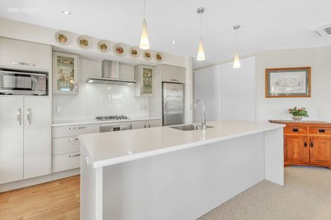 Photo of property in 4 Stonebridge Lane, Oxford, 7430