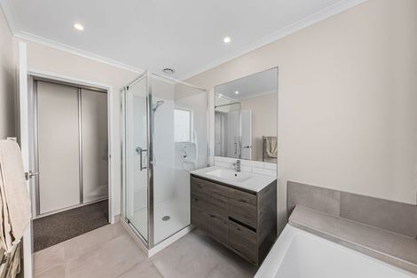 Photo of property in 32 Raranga Lane, Hobsonville, Auckland, 0616