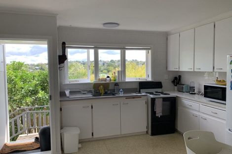 Photo of property in 9 Lex Avenue, Green Bay, Auckland, 0604
