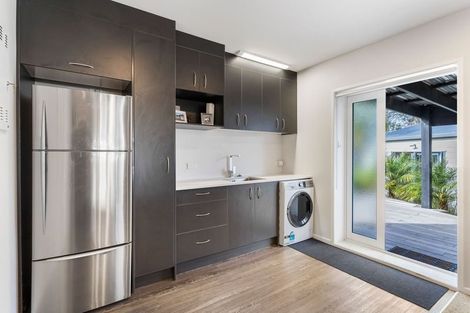 Photo of property in 23 Helleur Road, Massey, Auckland, 0614