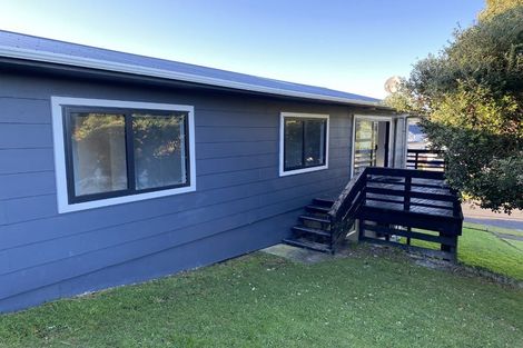 Photo of property in 11 Tahurangi Place, Spotswood, New Plymouth, 4310