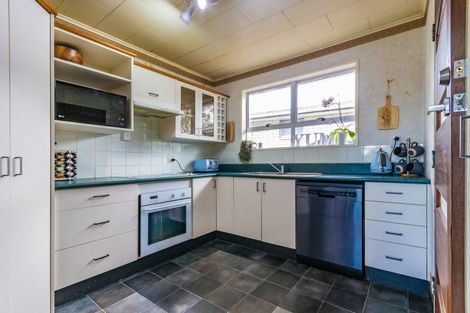 Photo of property in 16 Kimberley Grove, Westbrook, Palmerston North, 4412