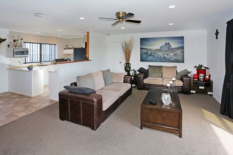 Photo of property in 16 Thorn Road, Tuakau, 2121