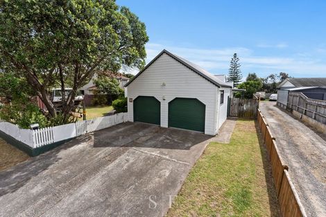 Photo of property in 33 Olive Terrace, Paraparaumu Beach, Paraparaumu, 5032