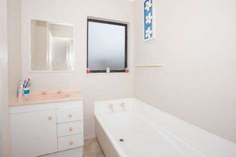 Photo of property in 79 Hillcrest Drive, Kelvin Grove, Palmerston North, 4414