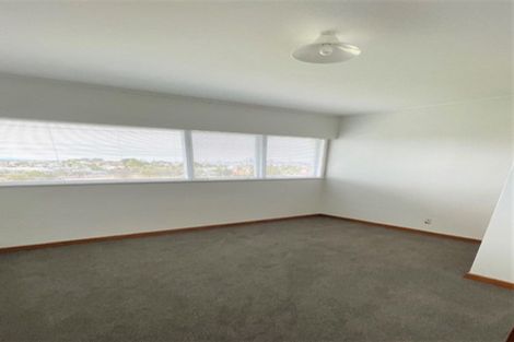 Photo of property in 16 Martin Crescent, Northcote, Auckland, 0627