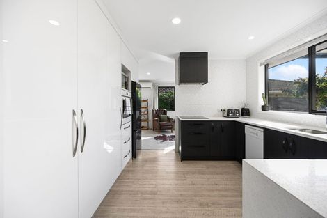 Photo of property in 21 Mangakoea Place, St Andrews, Hamilton, 3200