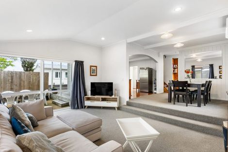 Photo of property in 21 Zealandia Road, Manly, Whangaparaoa, 0930