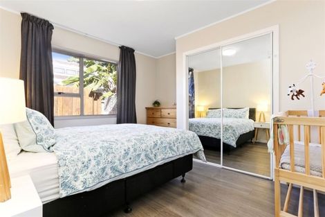 Photo of property in 2/17 Islington Avenue, New Lynn, Auckland, 0600