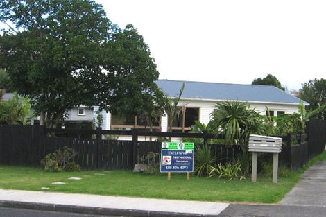 Photo of property in 11b Rewarewa Road, Te Atatu Peninsula, Auckland, 0610