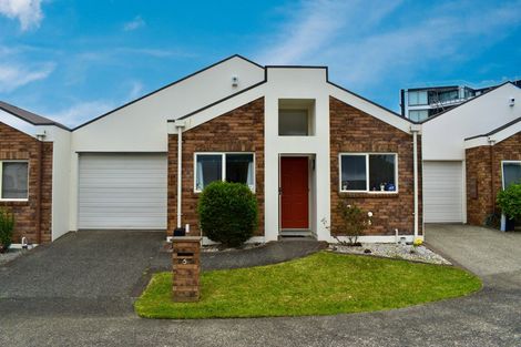 Photo of property in 5/16 Vinograd Drive, Te Atatu Peninsula, Auckland, 0610