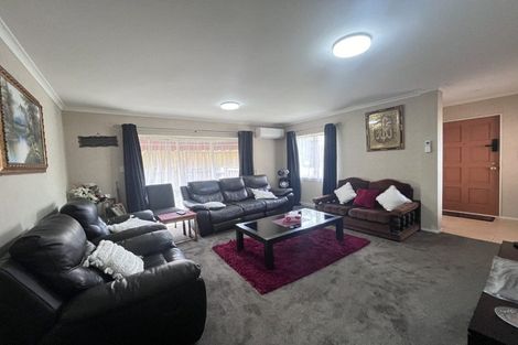 Photo of property in 8 Dainton Place, New Lynn, Auckland, 0600