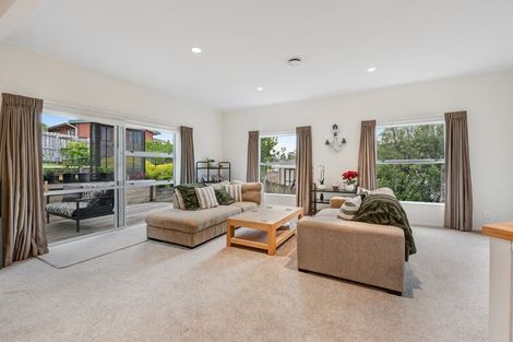 Photo of property in 8 Unsworth Drive, Unsworth Heights, Auckland, 0632