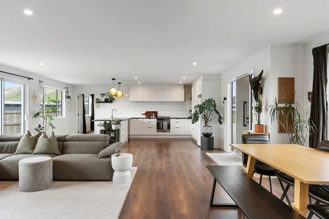 Photo of property in 16 Manatu Close, Whangamata, 3691