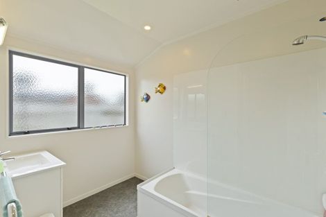 Photo of property in 64 Branch Road, Highlands Park, New Plymouth, 4312