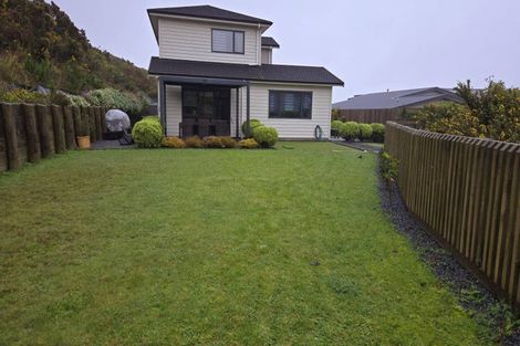 Photo of property in 22 Portmore Place, Grenada Village, Wellington, 6037