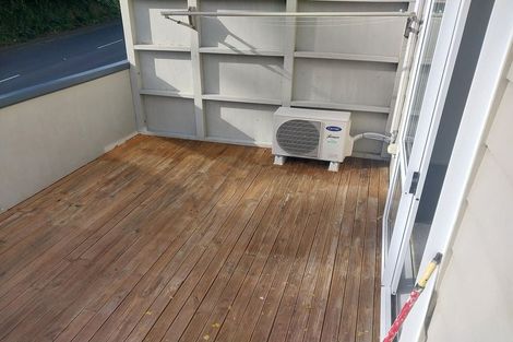 Photo of property in 64a Newlands Road, Newlands, Wellington, 6037