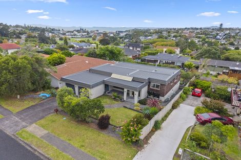 Photo of property in 5 Stapleford Crescent, Browns Bay, Auckland, 0630
