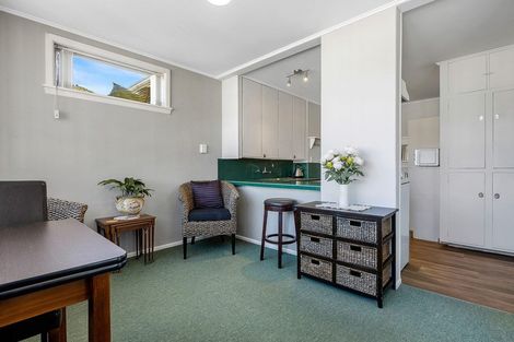 Photo of property in 19 Derrett Place, Saint Martins, Christchurch, 8022