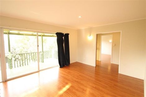 Photo of property in 5 Lysander Crescent, Beach Haven, Auckland, 0626