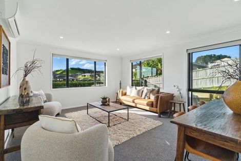 Photo of property in 35 Ballintoy Park Drive, Welcome Bay, Tauranga, 3175