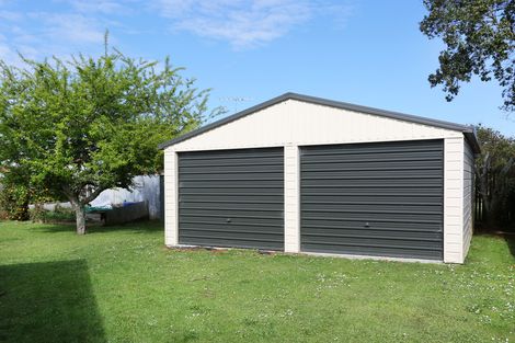 Photo of property in 16 Thorn Road, Tuakau, 2121