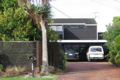 Photo of property in 108 Tiroroa Avenue, Te Atatu South, Auckland, 0610
