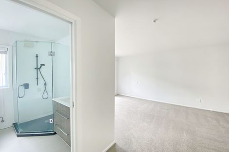 Photo of property in 1/7 Musick Point Road, Bucklands Beach, Auckland, 2012