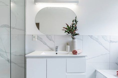 Photo of property in 5 Hobie Court, West Harbour, Auckland, 0618